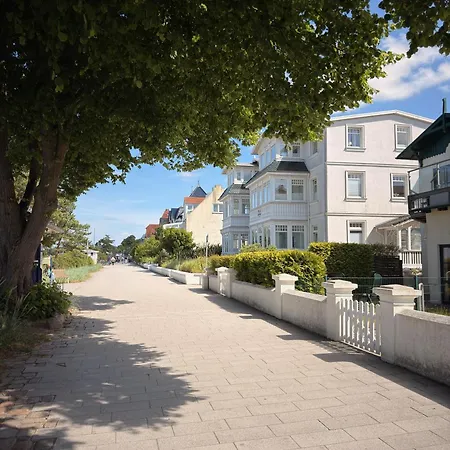 Direkt Am Der Ostsee Apartment *